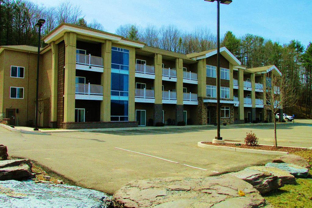 Crystal Springs Inn And Suites Towanda Bagian luar foto